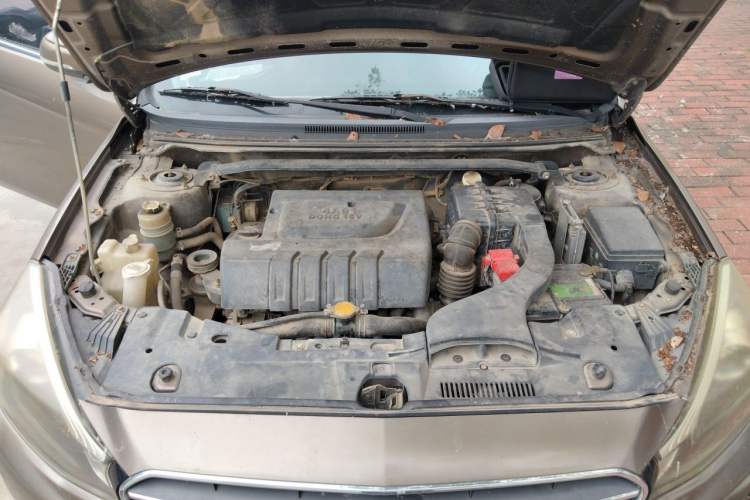 Used Soueast V5 Lingzhi 2015 Plus 1.5L Manual ZhiZun Version Engine Bay