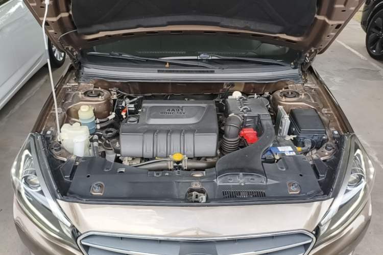 Used Soueast V5 Lingzhi 2015 Plus 1.5L Manual Smart Edition Engine Bay