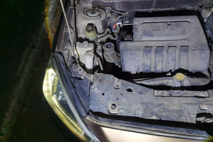 Used Soueast V5 Lingzhi 2015 Plus 1.5L Manual Smart Edition Engine Bay Right