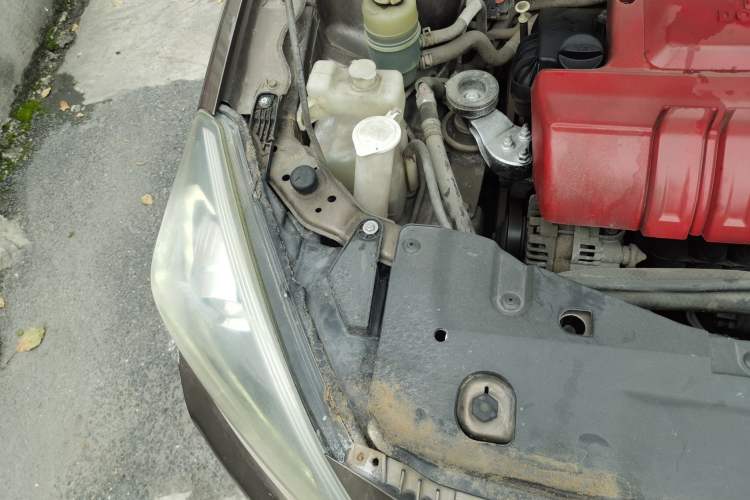 Used Soueast V5 Lingzhi 2015 Plus 1.5L Manual Smart Edition Engine Bay Right