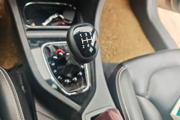 Used Soueast V5 Lingzhi 2015 Plus 1.5L Manual Smart Edition Gear Lever