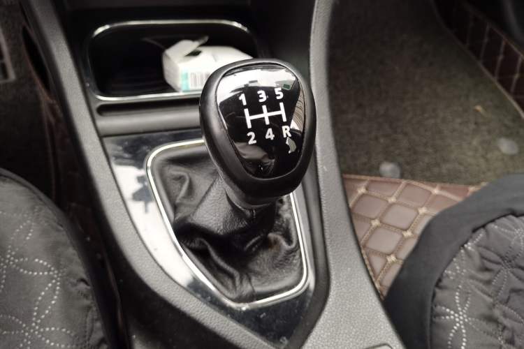 Used Soueast V5 Lingzhi 2015 Plus 1.5L Manual Smart Edition Gear Lever