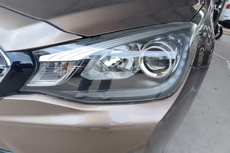Used Soueast V5 Lingzhi 2015 Plus 1.5L Manual Smart Edition Left Front Headlight