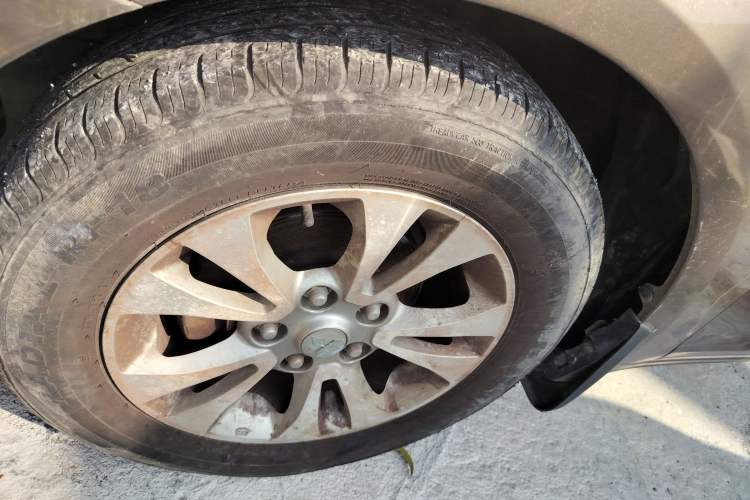 Used Soueast V5 Lingzhi 2015 Plus 1.5L Manual Smart Edition Left Front Wheel Hub