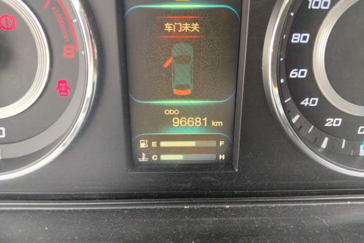 Used Soueast V5 Lingzhi 2015 Plus 1.5L Manual ZhiZun Version Odometer Close Up
