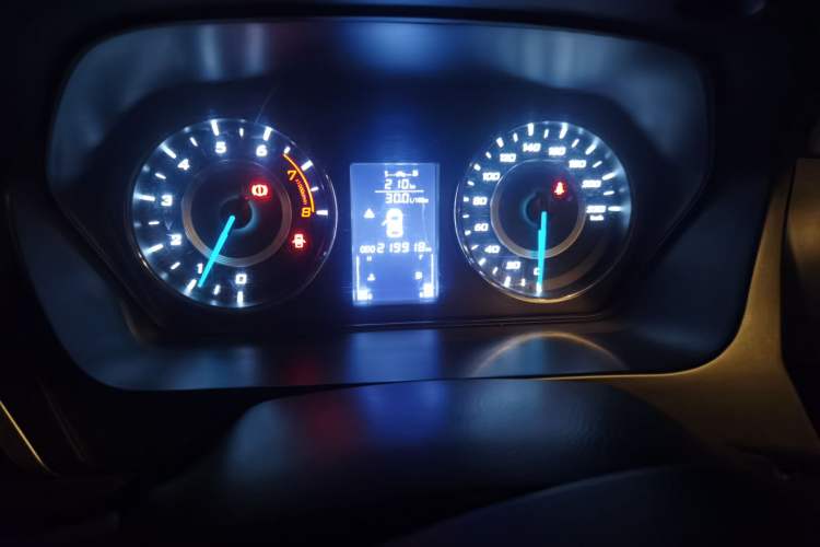 Used Soueast V5 Lingzhi 2015 Plus 1.5L Manual Smart Edition Odometer Close Up