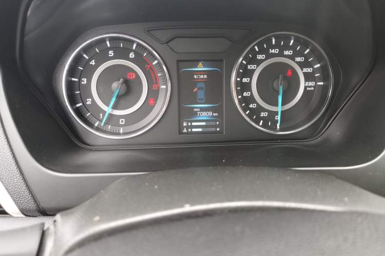 Used Soueast V5 Lingzhi 2015 Plus 1.5L Manual Smart Edition Odometer Close Up