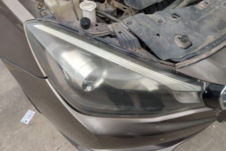 Used Soueast V5 Lingzhi 2015 Plus 1.5L Manual ZhiZun Version Right Front Headlight