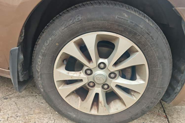 Used Soueast V5 Lingzhi 2015 Plus 1.5L Manual Smart Edition Right Front Wheel Hub
