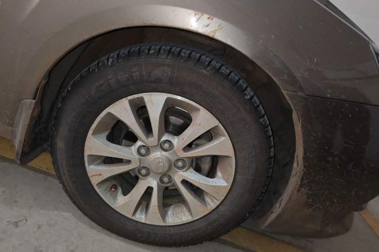 Used Soueast V5 Lingzhi 2015 Plus 1.5L Manual Smart Edition Right Front Wheel Hub