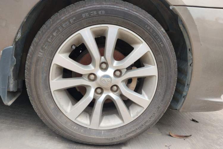 Used Soueast V5 Lingzhi 2015 Plus 1.5L Manual ZhiZun Version Right Front Wheel Hub