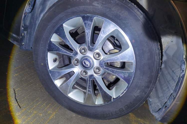 Used Soueast V5 Lingzhi 2015 Plus 1.5L Manual Smart Edition Right Front Wheel Hub