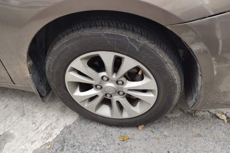 Used Soueast V5 Lingzhi 2015 Plus 1.5L Manual Smart Edition Right Front Wheel Hub