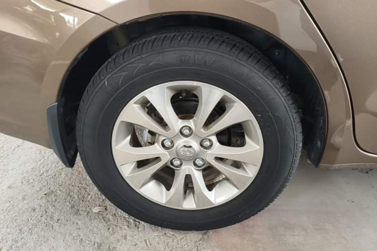 Used Soueast V5 Lingzhi 2015 Plus 1.5L Manual Smart Edition Right Rear Wheel Hub