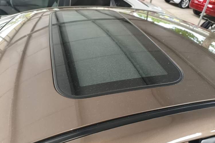 Used Soueast V5 Lingzhi 2015 Plus 1.5L Manual Smart Edition Roof