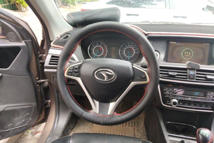 Used Soueast V5 Lingzhi 2015 Plus 1.5L Manual ZhiZun Version Steering Wheel