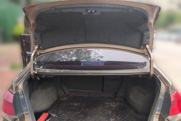 Used Soueast V5 Lingzhi 2015 Plus 1.5L Manual ZhiZun Version Trunk