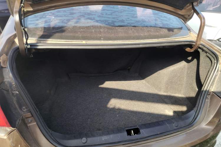 Used Soueast V5 Lingzhi 2015 Plus 1.5L Manual Smart Edition Trunk