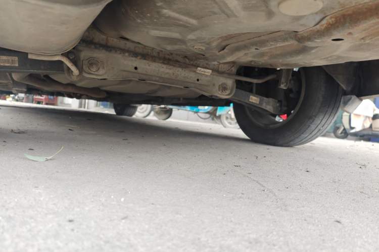 Used Soueast V5 Lingzhi 2015 1.5L Manual Comfort Model Chassis Rear