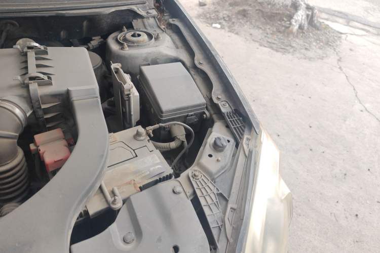 Used Soueast V5 Lingzhi 2015 1.5L Manual Comfort Model Engine Bay Left
