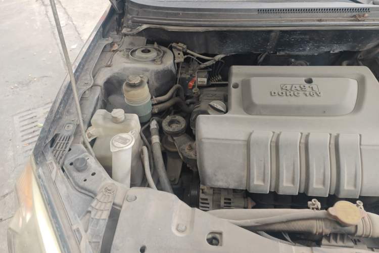 Used Soueast V5 Lingzhi 2015 1.5L Manual Comfort Model Engine Bay Right