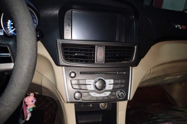 Used Soueast V5 Lingzhi 2015 1.5L Manual Comfort Model Audio And AC Panel