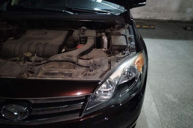 Used Soueast V5 Lingzhi 2015 1.5L Manual Comfort Model Engine Bay Left