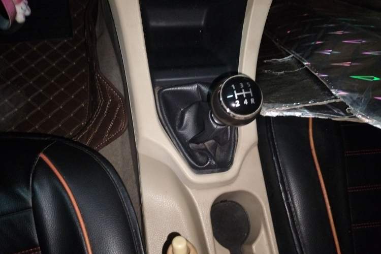 Used Soueast V5 Lingzhi 2015 1.5L Manual Comfort Model Gear Lever