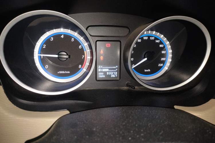 Used Soueast V5 Lingzhi 2015 1.5L Manual Comfort Model Odometer Close Up