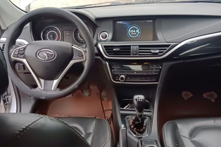 Used Soueast V5 Lingzhi 2015 Plus 1.5L Manual ZhiZun Version Center Console