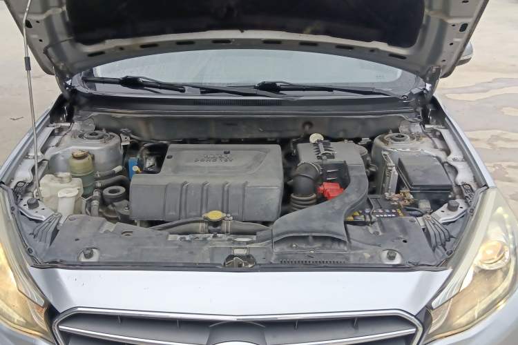 Used Soueast V5 Lingzhi 2015 Plus 1.5L Manual ZhiZun Version Engine Bay