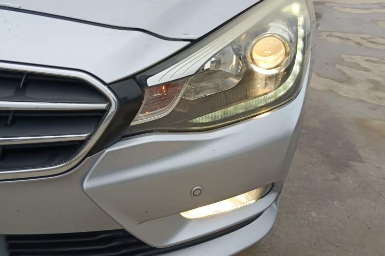 Used Soueast V5 Lingzhi 2015 Plus 1.5L Manual ZhiZun Version Left Front Headlight