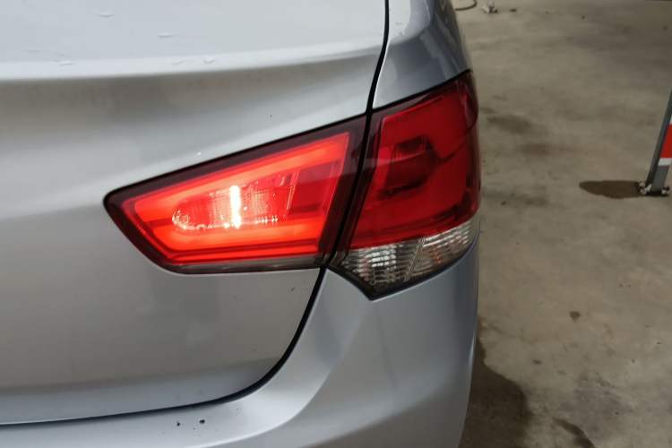 Used Soueast V5 Lingzhi 2015 Plus 1.5L Manual ZhiZun Version Right Rear Taillight