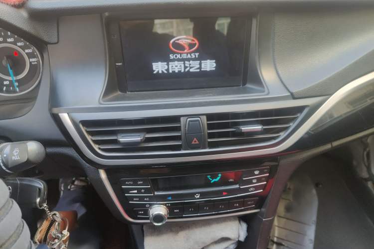 Used Soueast V5 Lingzhi 2015 Plus 1.5L Manual Smart Edition Audio And AC Panel