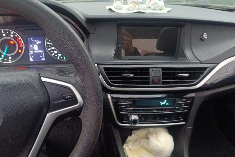 Used Soueast V5 Lingzhi 2015 Plus 1.5L Manual Smart Edition Audio And AC Panel
