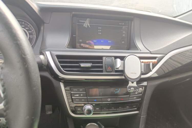 Used Soueast V5 Lingzhi 2015 Plus 1.5L Manual Smart Edition Audio And AC Panel