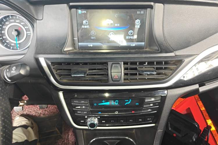 Used Soueast V5 Lingzhi 2015 Plus 1.5L Manual Smart Edition Audio And AC Panel