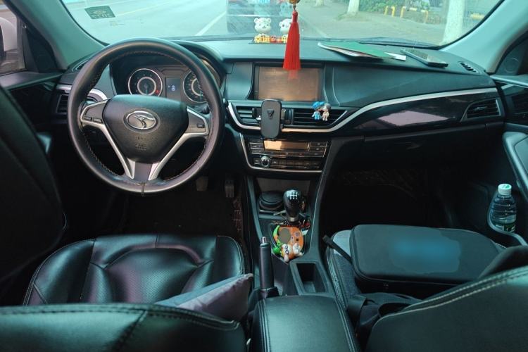 Used Soueast V5 Lingzhi 2015 Plus 1.5L Manual Smart Edition Center Console