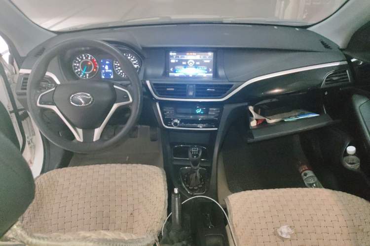 Used Soueast V5 Lingzhi 2015 Plus 1.5L Manual Smart Edition Center Console