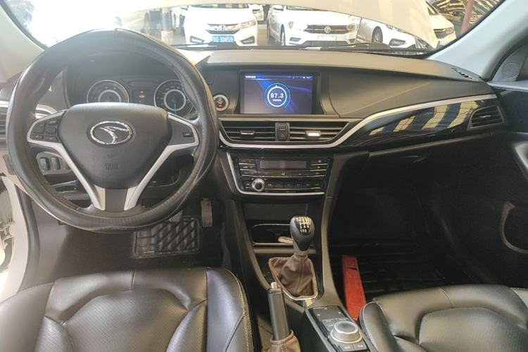 Used Soueast V5 Lingzhi 2015 Plus 1.5L Manual Escort Model Center Console