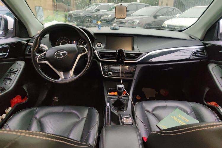 Used Soueast V5 Lingzhi 2015 Plus 1.5L Manual ZhiZun Version Center Console