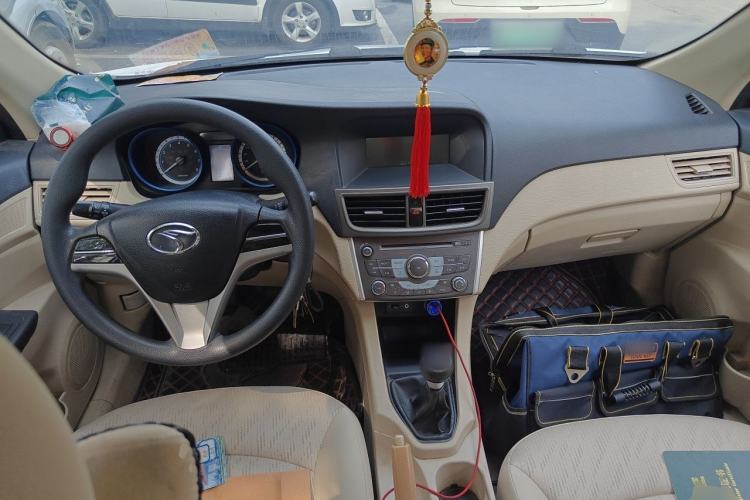 Used Soueast V5 Lingzhi 2015 1.5L Manual Classic Edition Center Console