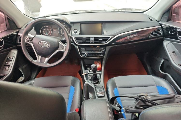 Used Soueast V5 Lingzhi 2015 Plus 1.5L Manual Jazz Model Center Console