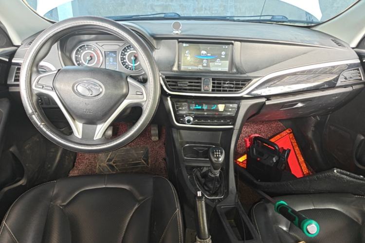 Used Soueast V5 Lingzhi 2015 Plus 1.5L Manual Smart Edition Center Console