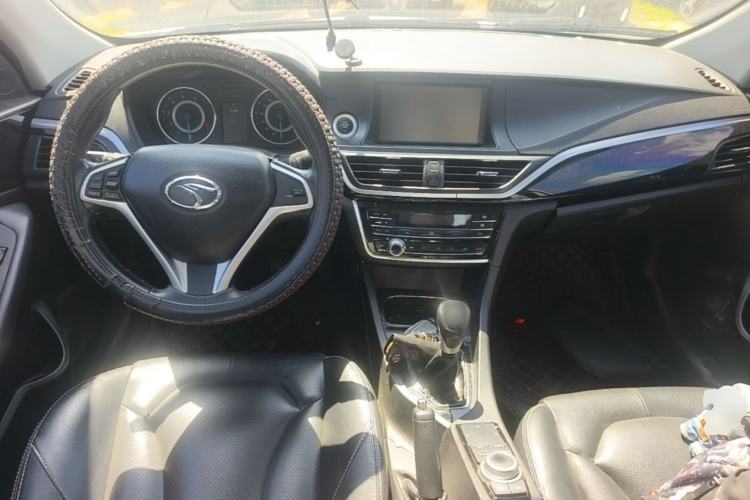 Used Soueast V5 Lingzhi 2015 Plus 1.5L Manual ZhiZun Version Center Console