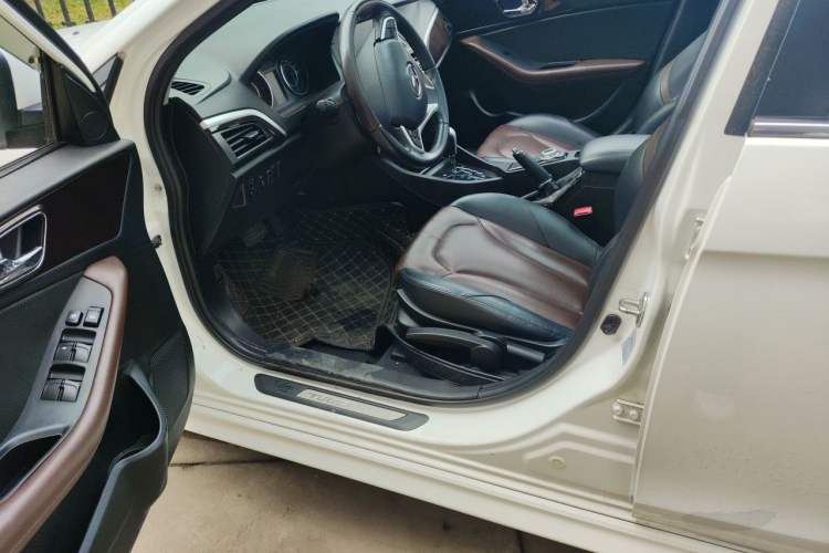 Used Soueast V5 Lingzhi 2015 Plus 1.5T CVT Intelligent Control Version Driver Seat