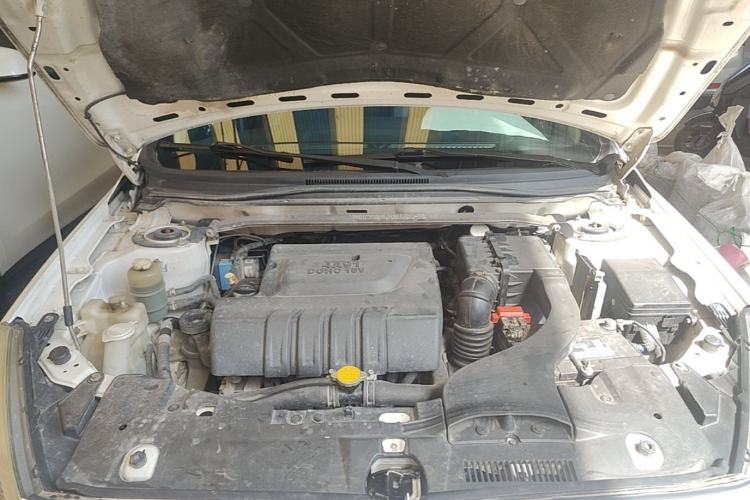 Used Soueast V5 Lingzhi 2015 Plus 1.5L Manual Escort Model Engine Bay