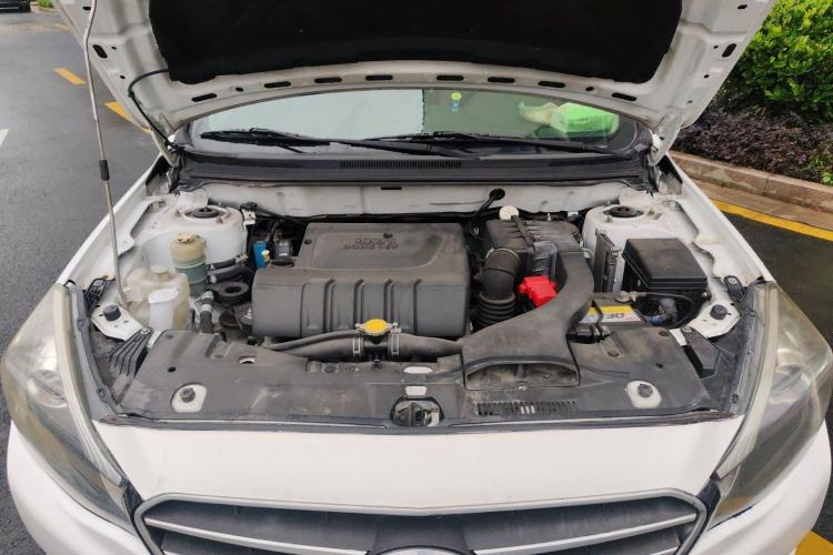 Used Soueast V5 Lingzhi 2015 Plus 1.5L Manual ZhiZun Version Engine Bay