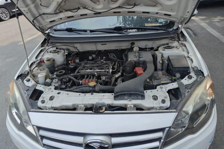 Used Soueast V5 Lingzhi 2015 1.5L Manual Classic Edition Engine Bay