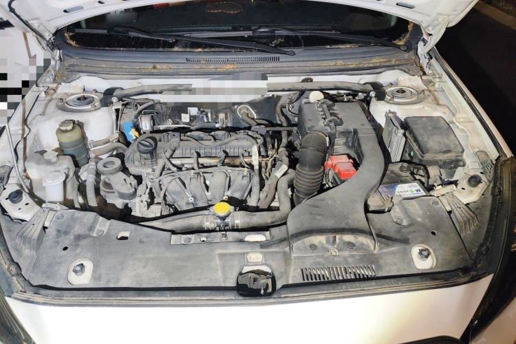 Used Soueast V5 Lingzhi 2015 Plus 1.5L Manual ZhiZun Version Engine Bay